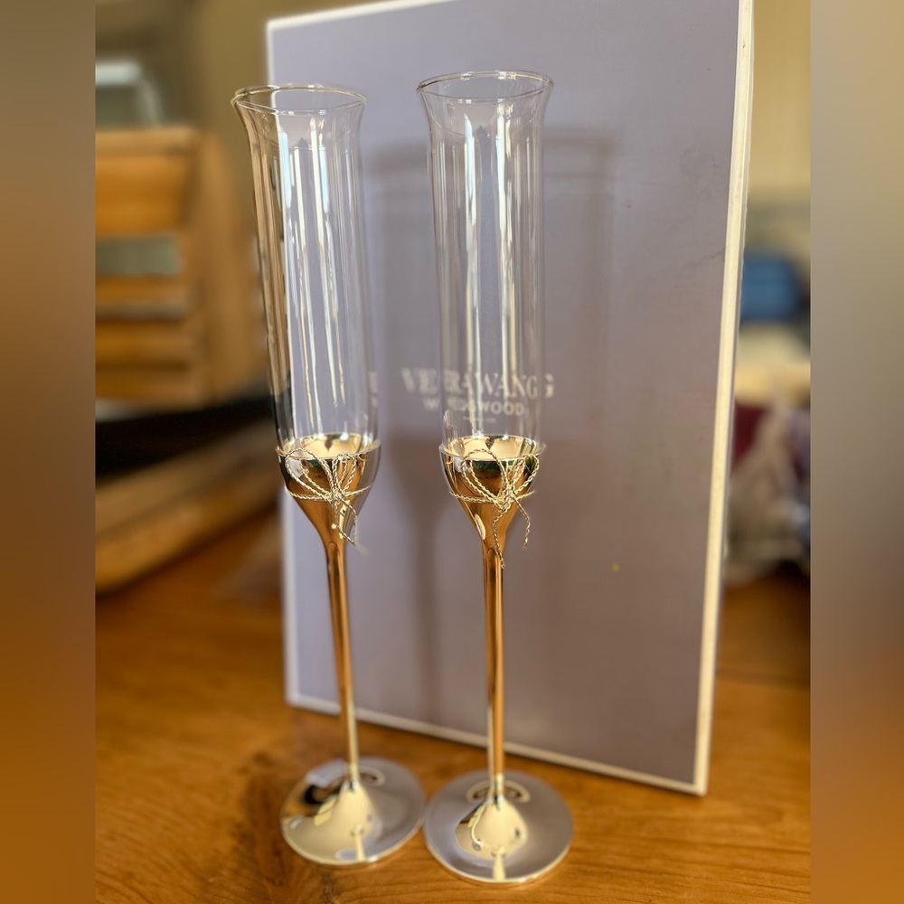 Vera Wang Wedgwood Lovers Knot Champagne Flutes Set